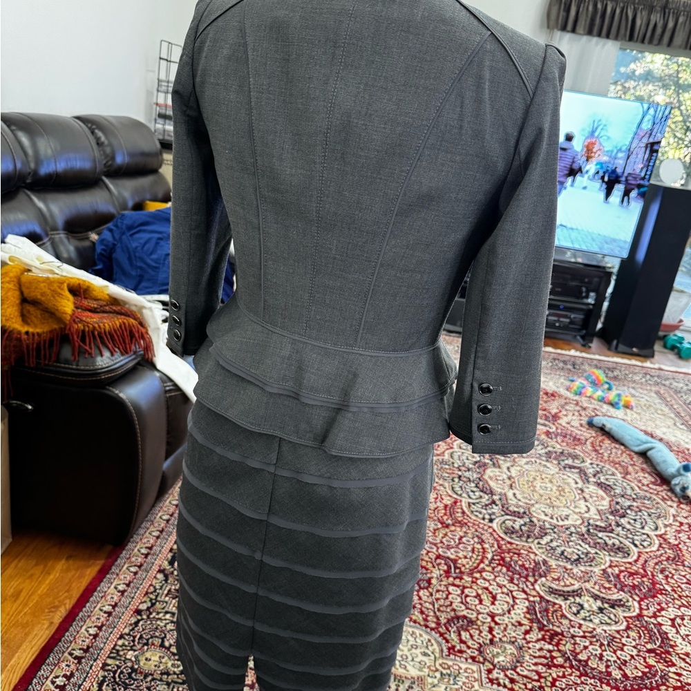White House Black Market Gray Blazer and Skirt Set size 4 - Picture 2 of 6